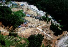 Daños causados por el tifón Nº 10 y fuertes lluvias